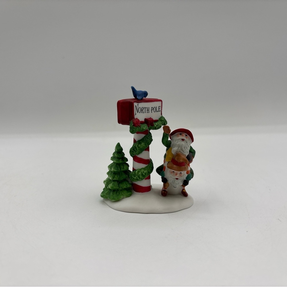 Department 56 1990 Vintage Heritage Village Trimming The North Pole 5608-1